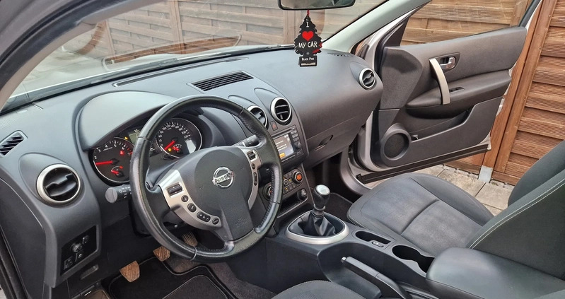 Nissan Qashqai cena 42900 przebieg: 127700, rok produkcji 2012 z Drzewica małe 704